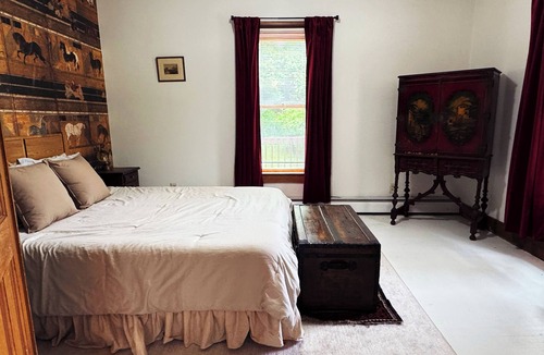 Franklin Other | Charming 4-bedroom farmhouse in brilliant Franklin with AC