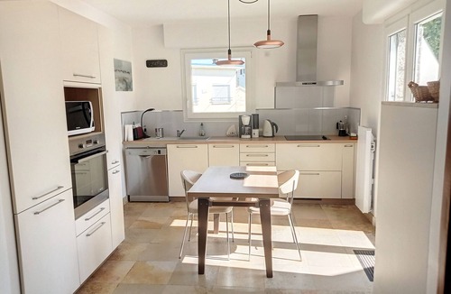 Jullouville-les-Pins House | Charming 4-Bedroom Home, 8 Sleeps, Terrace, Garden, Parking, Close to Beach & Shops!
