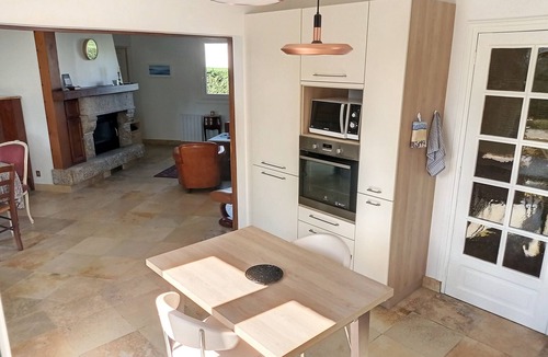 Jullouville-les-Pins House | Charming 4-Bedroom Home, 8 Sleeps, Terrace, Garden, Parking, Close to Beach & Shops!