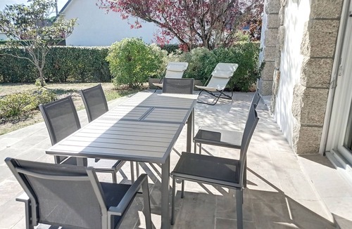 Jullouville-les-Pins House | Charming 4-Bedroom Home, 8 Sleeps, Terrace, Garden, Parking, Close to Beach & Shops!