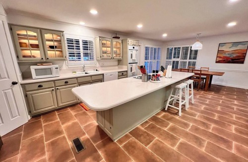 Farmington House | Charming 4-bedroom house with AC and WiFi in lovely Farmington