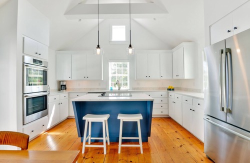 Nantucket House | Charming 4-bedroom house with spacious yard and pool