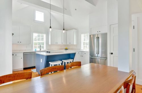 Nantucket House | Charming 4-bedroom house with spacious yard and pool