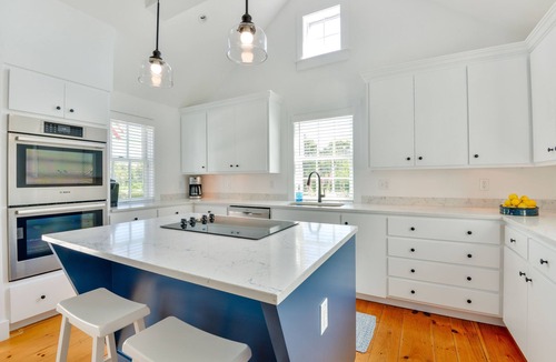 Nantucket House | Charming 4-bedroom house with spacious yard and pool