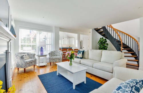 Nantucket House | Charming 4-bedroom house with spacious yard and pool