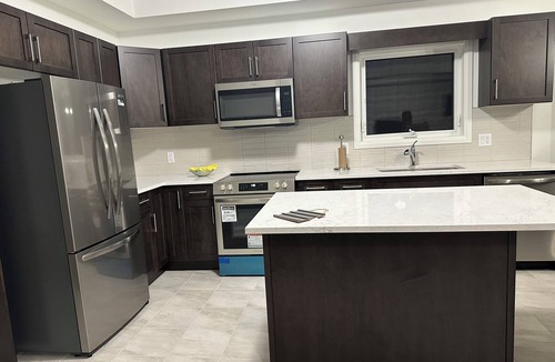 Niagara Falls House | Charming 4-bedroom house with WiFi, AC in amazing Thorold