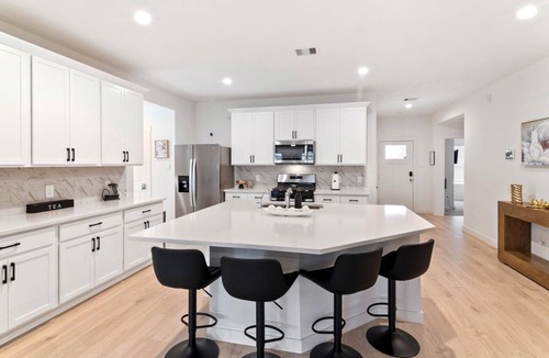 Barker House | Charming 4-bedroom house with AC, WiFi in peaceful Fulshear