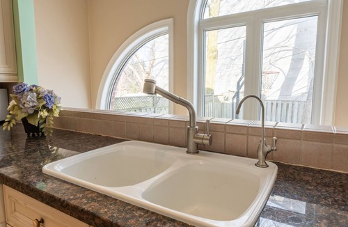 East York House | Charming 4-bedroom house in lovely Toronto with AC, WiFi