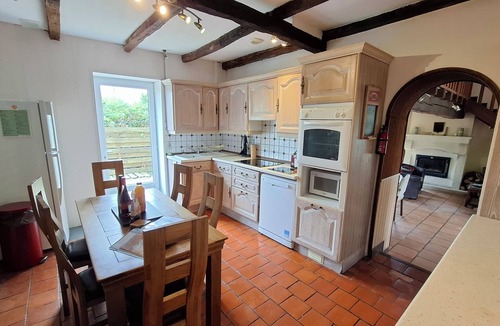 Lairoux House | Charming 4-bedroom house in Lairoux with WiFi and Pool