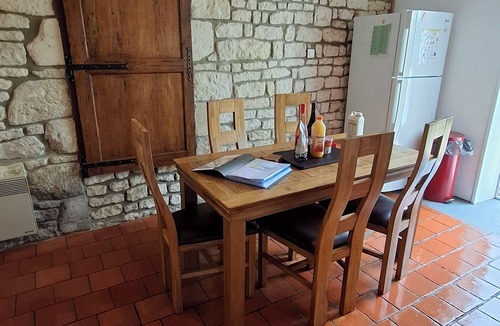 Lairoux House | Charming 4-bedroom house in Lairoux with WiFi and Pool