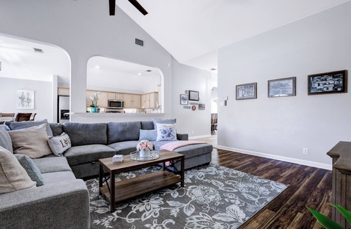 Helotes House | Charming 4-bedroom house with a Pool and Spa