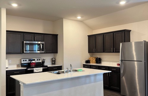 Anna House | Charming 4-bedroom house in Anna with WiFi and AC