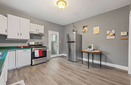 Fox Valley House | Charming 4-bedroom house with AC, WiFi in marvelous Aurora