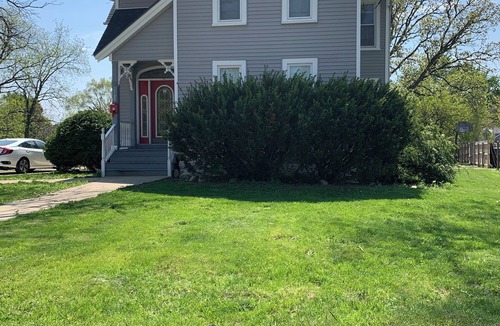 Fox Valley House | Charming 4-bedroom house with AC, WiFi in marvelous Aurora