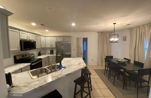 Gavin House | Charming 4-bedroom house with in welcoming Marion
