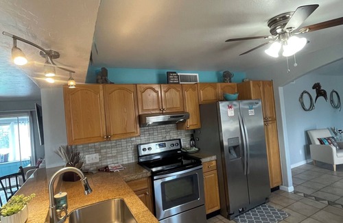 Groves Lincoln Park House | Charming 4-bedroom house with private pool