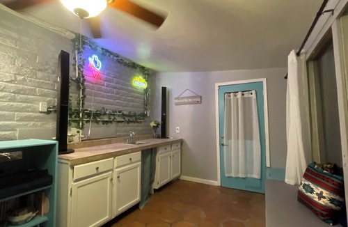 Groves Lincoln Park House | Charming 4-bedroom house with private pool