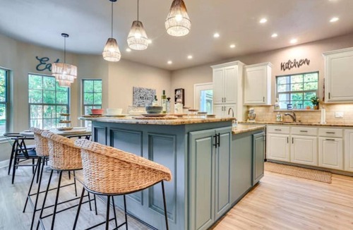 Gober House | Charming 4-bedroom Lake house in Bonham with Pickleball/Basketball court.