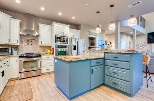 Gober House | Charming 4-bedroom Lake house in Bonham with Pickleball/Basketball court.