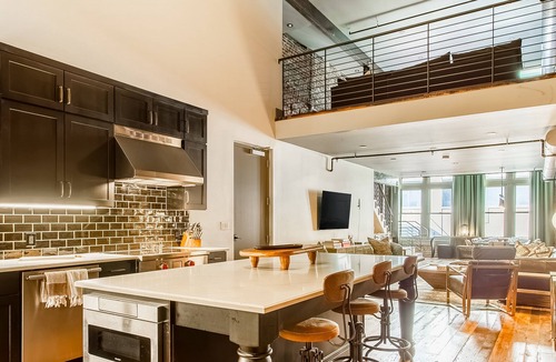 Arts District Apartment | Charming 4 bedroom loft with wet bar, central AC & full kitchen
