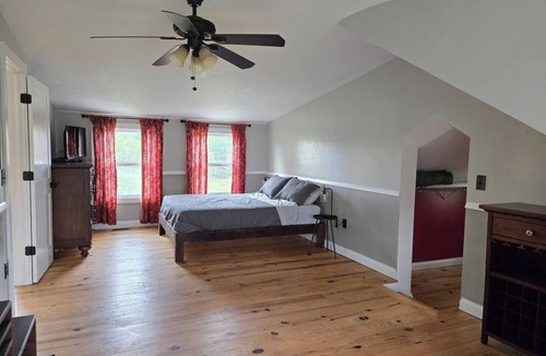 Elkland Other | Charming 4 Bedroom Ozark Farmhouse