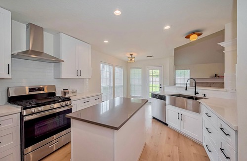 Katy House | Charming 4-bedroom Park House in Katy !