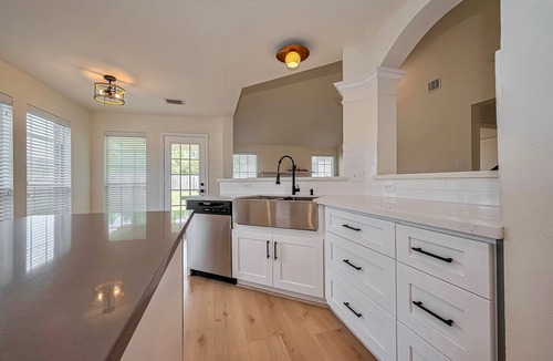 Katy House | Charming 4-bedroom Park House in Katy !
