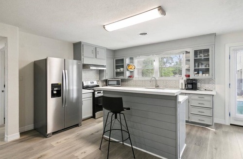 Nederland House | Charming 4-Bedroom Retreat with Pool & Modern Amenities