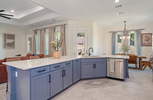 Temple House | Charming 4-bedroom Retreat Near Baylor Hospital & VA Hospital