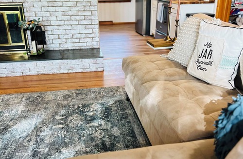 Oswego Cottage | Charming 4-bedroom, riverfront cottage in Oswego