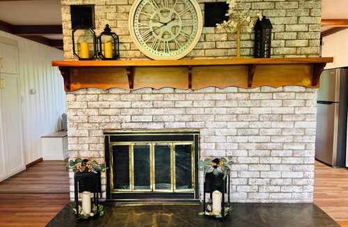 Oswego Cottage | Charming 4-bedroom, riverfront cottage in Oswego