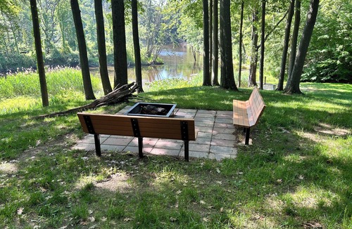 South Haven Cottage | Charming 4-bedroom cottage with fireplace & hot tub