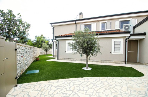 Zambratija Villa | Charming 4-bedroom villa with pool, private parking, AC, WiFi in Zambratija