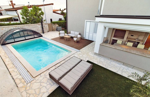 Zambratija Villa | Charming 4-bedroom villa with pool, private parking, AC, WiFi in Zambratija
