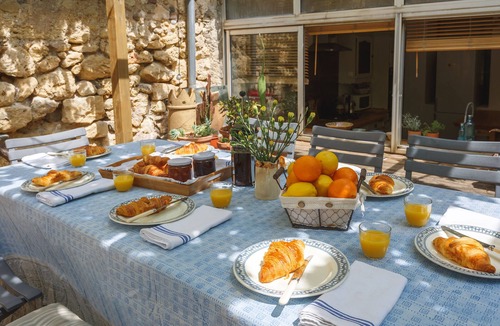 Pouzolles Villa | Charming, 4 bedroom village house with pool and large garden