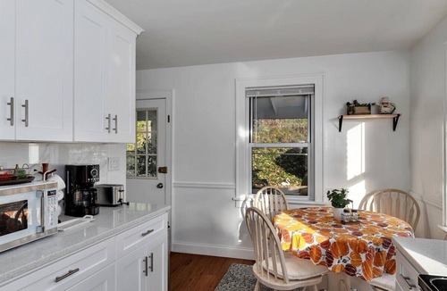 Troy House | Charming 4 Beds 2 Baths bungalow/Central AC/Near Frear Park & RPI/Pets Friendly