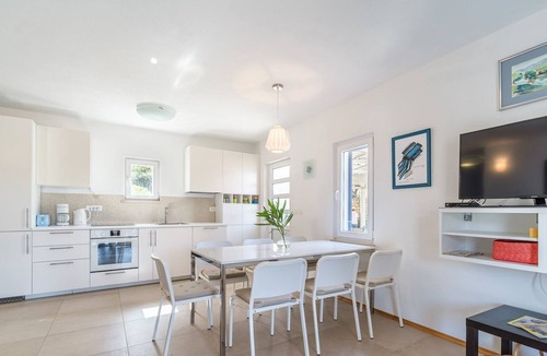 Cove Makarac (Milna) Villa | Charming 4-BR Villa with Heated Pool and Sea Views, Close to Beach