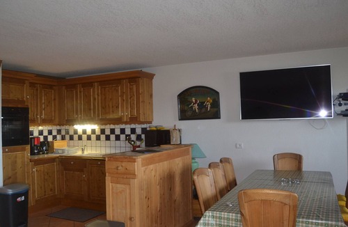 Arc-1800 Apartment | Charming 4-room duplex, pet-friendly, covered parking