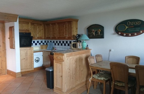 Arc-1800 Apartment | Charming 4-room duplex, pet-friendly, covered parking