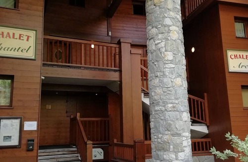 Arc-1800 Apartment | Charming 4-room duplex, pet-friendly, covered parking