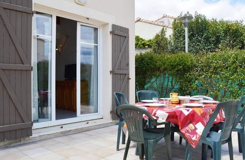Narbonne-Plage House | Charming 4-Room Mezzanine House, 300m to Beach, Sleeps 7, Narbonne Plage