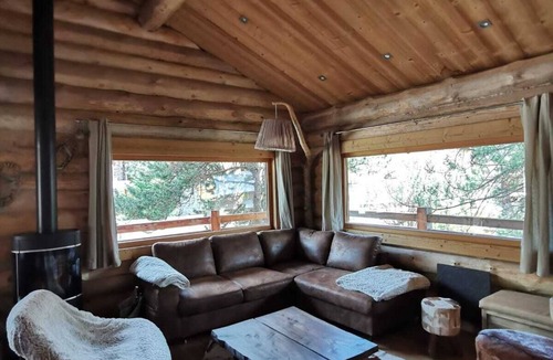 Formigueres Cabin | Charming 4 room wooden-log cabin in Formiguères for skiing and hiking