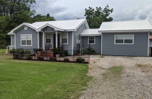 Moreauville House | Charming 40s Cottage Country Home 3 BR 2 BA + Pets