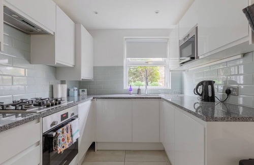 Vauxhall House | Charming 4BD Home, 6 mins from Nine Elms Station