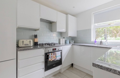 Vauxhall House | Charming 4BD Home, 6 mins from Nine Elms Station