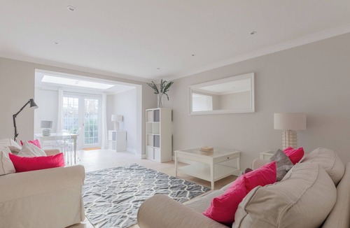 Vauxhall House | Charming 4BD Home, 6 mins from Nine Elms Station