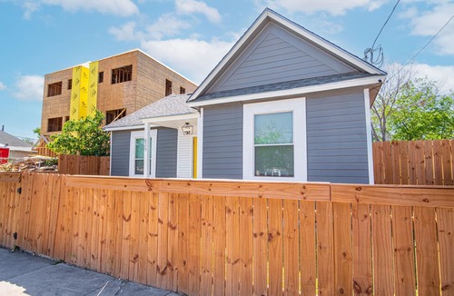 Nevada Street Cottage | Charming 4br/2ba Only 5 Mins Downtown & Riverwalk