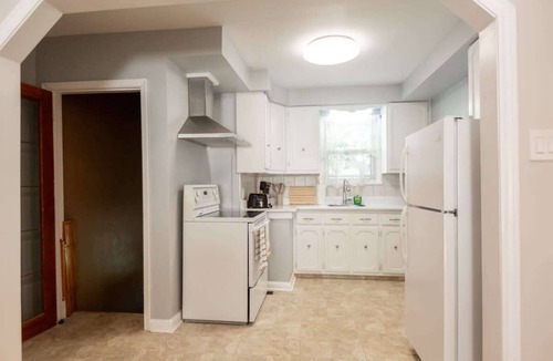 Barrie House | Charming 4BR Barrie Retreat with Backyard