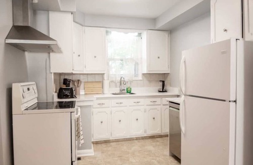 Barrie House | Charming 4BR Barrie Retreat with Backyard