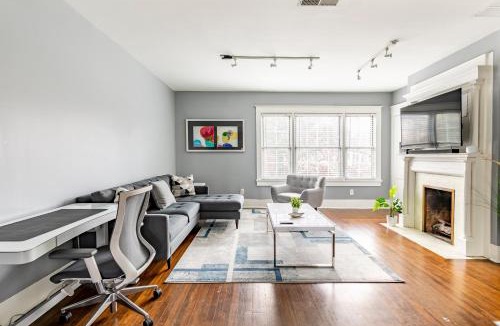 Oak Lawn House | Charming 4BR Duplex in Oak Lawn Private Backyard